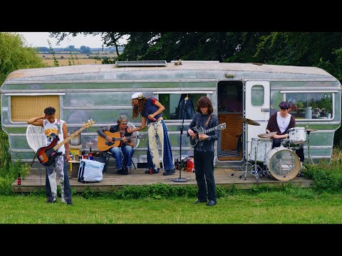 Lava La Rue - easy come, easy go (Live from the Caravan)
