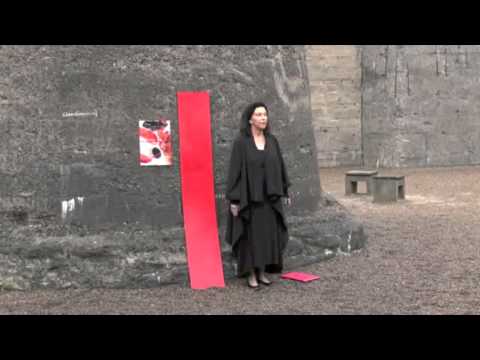 Irmingard Beirle Performance Die Zeit läuft