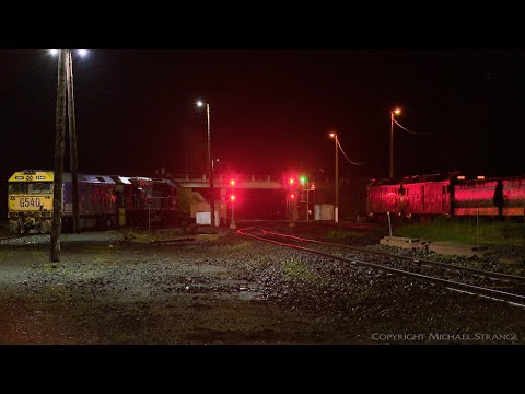 Broad Gauge Pacific National Grain Train Crosses Standard Gauge SSR Grain - PoathTV Rail Transport