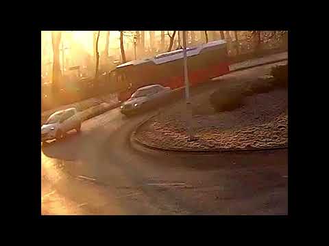 Kolizja na Rondzie Bankowym - autobus MZK i Mercedes