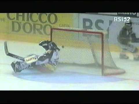 Hockey Lugano-Ambrì IIo derby 2010 Resega.mpg