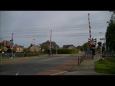 Spoorwegovergang Wierden // Dutch railroad crossing