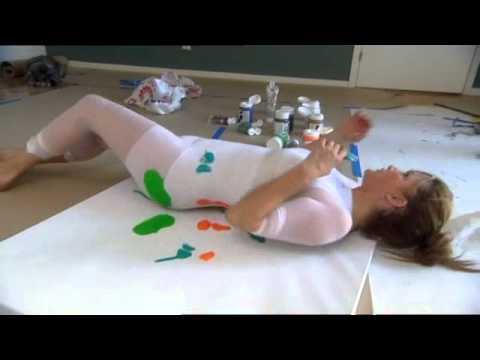 Lulu Carter målar med kroppen - Äntligen hemma (TV4)