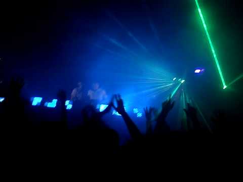 oceanlab vs. gareth emery- on a metropolis day (myon & shane 54 mashup)