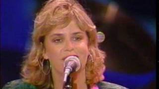 Mary Chapin Carpenter - SOMETHING OF A DREAMER (live 1990).MPG