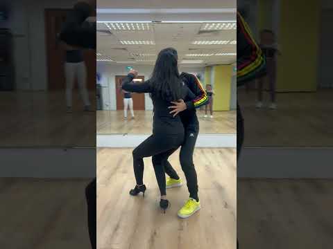 Caliente Dance Studio Singapore Bachata social dance demo Romeo Santos & Frank Reyes - Payasos