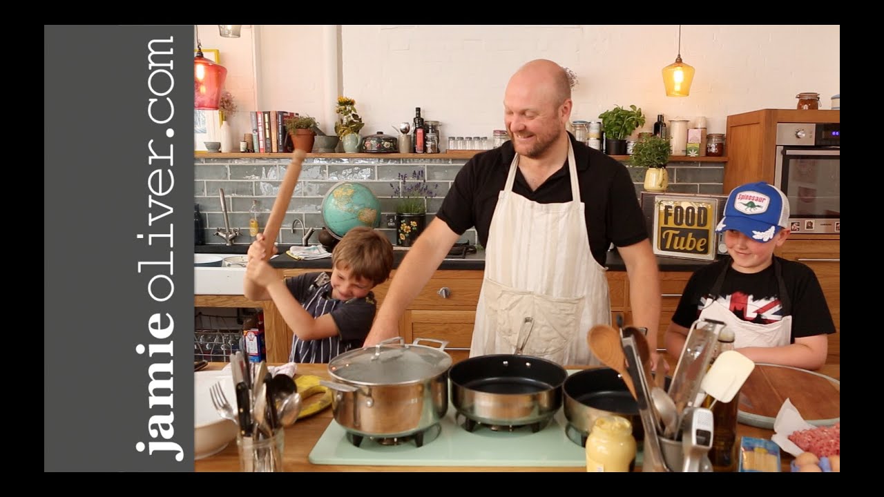 Meatballs, pasta & tomato sauce: Jamie’s Food Team