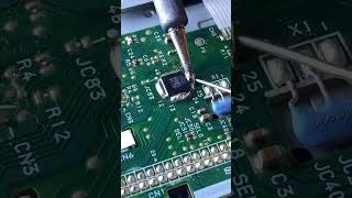 Download lagu Removing smd microcontroller ic without heat gun #heatgunuses #heatgun #microcontroller mp3