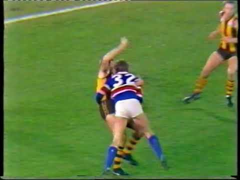 1984 Sterling Cup Footscray v Hawthorn VFL Park 2nd Quarter