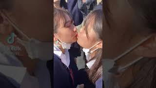 女の子同士のチュウ　JK TikTok