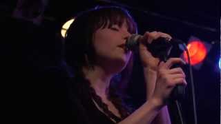 Beck - Why Did You Make Me Care ? Mary Bichner and Pamela Passion [LIVE]