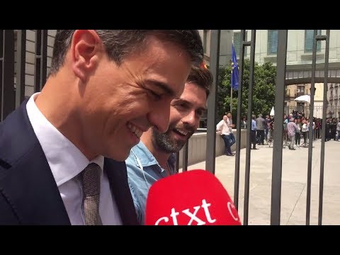 Una moción sin M.Rajoy, un bolso y la sonrisa de Pedro