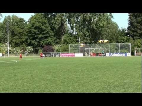 Groeneweg Noah Magdelijns zijn doelpunt tegen Feyenoord