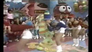 Xuxa canta &quot;Brincar de Índio&quot; no Xou - 1988