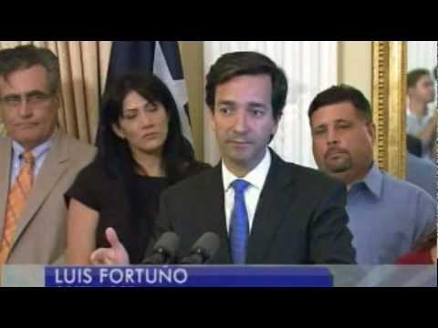 Luis Fortuño convierte en Ley Nuevo Código Penal