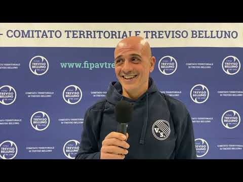 L'ALLENATORE DEL VOLLEY SPRESIANO ACCAPUTO DOPO LA VITTORIA DI COPPA TRE.UNO