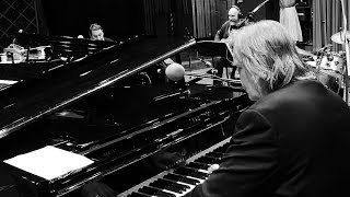 Jools Holland & Rick Wakeman - Dark Eyes