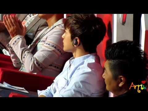 [Annie] 120821 Lee Minwoo at Asian Wave - Using handphone