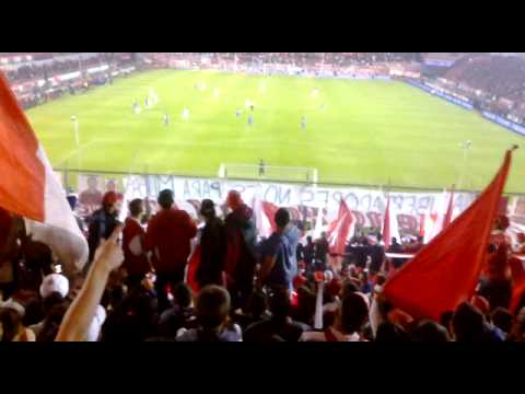 ""Tenemos mas copas, tenemos mas gente..."" Barra: La Barra del Rojo • Club: Independiente