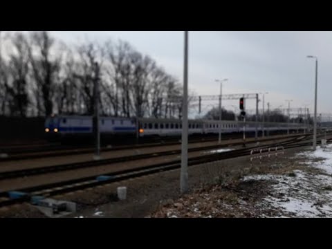 EP09-022 z IC Matejko opuszcza Brzesko.