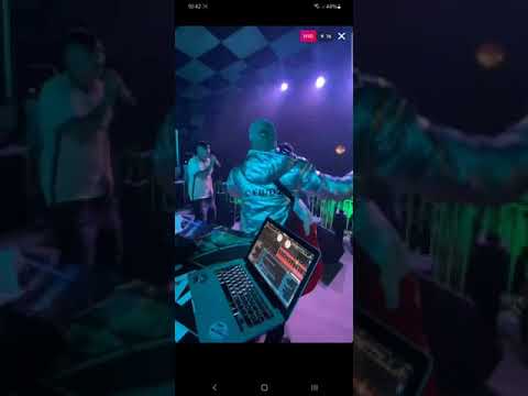 Vivo como quiero Carlitos Junior Ak420 en Vivo