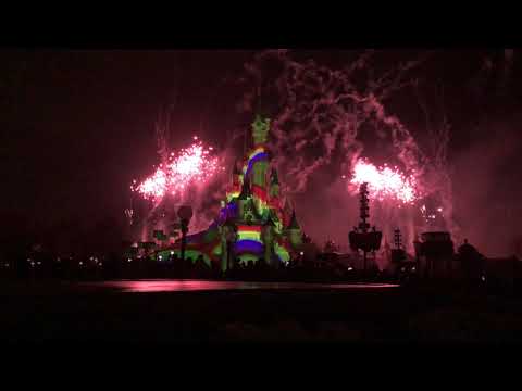 Watch the 2023 St. Patrick’s Day Fireworks at Disneyland Paris!