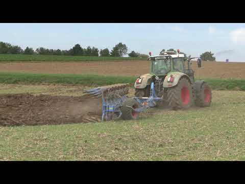 Fendt 826 Vario SCR mit Lemken Diamant 11 beim Pflügen