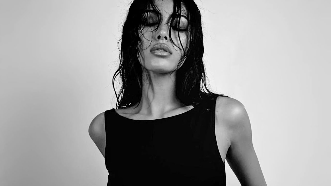 Zhoneus Deep - Hold Me Deep