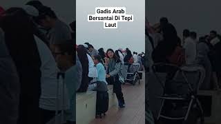 Download lagu GADIS ARAB BERSANTAI DI TEPI LAUT#SHORTS mp3