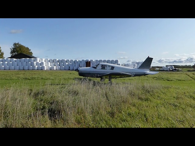 610365 Aircraft Piper Cherokee PA 28 140