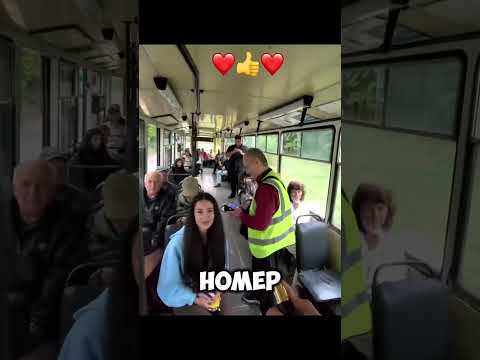 ❤️Увидел её в трамвае — пришлось догнать 😂 #девушка #любовь #свидание #прикол #машина #авто #юмор