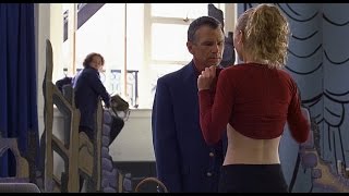 The schoolgirl in the class unexpectedly showed the teacher the breast video