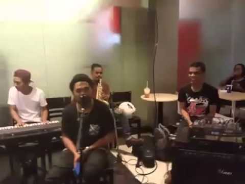 Sampe Oma Opa by JP Acoustic (live perform @KFC Diponegoro)