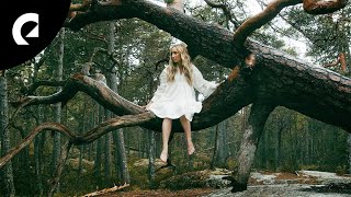 Download lagu Johannes Bornlöf feat. Le June - Monsoons (Cinematic Video) mp3