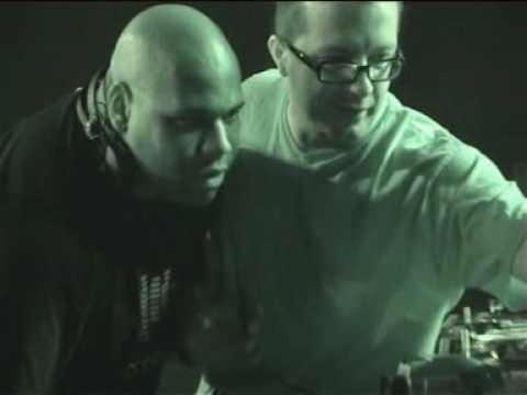 John Acquaviva demonstrates FinalScratch to Carl Cox