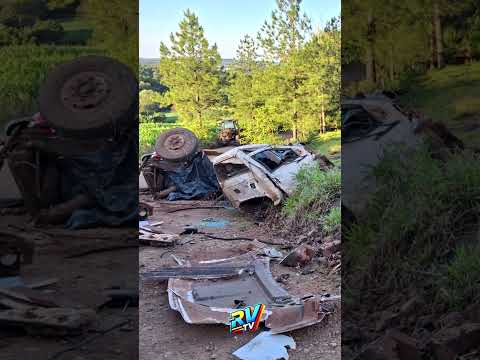 (( CAMINHÃO EM PEDAÇOS )) Motorista de caminhão MORRE em acidente GRAVE em Horizontina RS