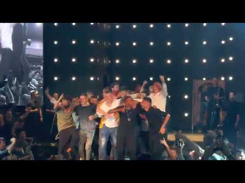 FORZA ΑΕΚΑΡΑ και κιτρινόμαυρη… παράνοια