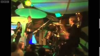 The Jam - All around the world. (TOTP 1977)