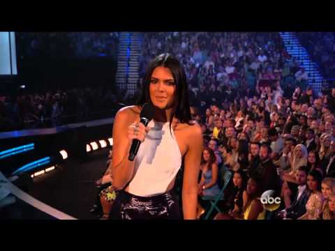 Kendall Jenner Mistake Fail Messes up @ Billboard Music Awards 2014