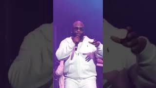 Boyz II Men Performing &quot;On Bended Knee&quot;