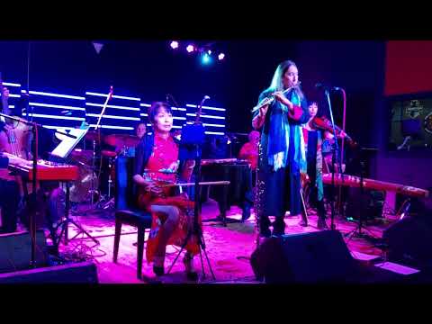 RON KORB performing at his concert to launch new album GLOBAL CANVAS