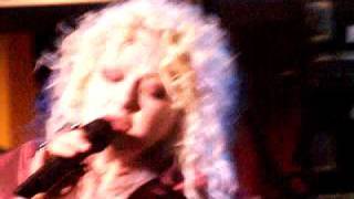 Cyndi Lauper singing Carey in Peekskill, NY 8/3/09