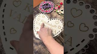 Valentínsky Drevený košík z preglejky s nápisom Krásneho Valentína 25,3x19,7 cm, 1 ks