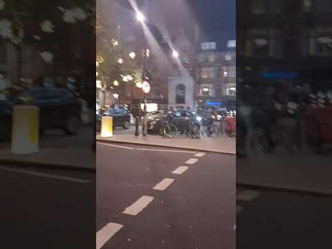 CHRISTMAS PETER JONES SLOANE SQUARE LIGHTS UP MAGNIFICENT DECORATIONS