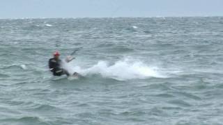 preview picture of video 'Session saut kitesurf avec Argonaut 2010 Griffin sylvain Hoceini'