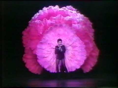 Zizi Jeanmaire      Mon Truc en Plumes