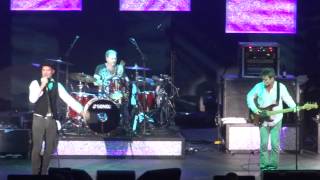 Gordon Downie Throws his microphone at the crowd