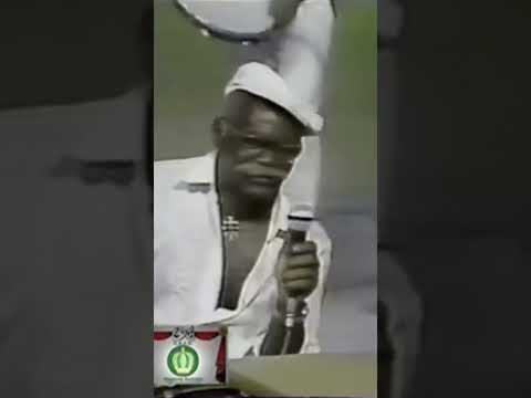 Velha Guarda do Império Serrano canta o primeiro samba da escola #sambadeterreiro