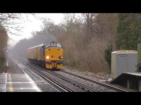 (HD) DRS 37608 + 73138 THRASH!! Through Leigh Working 1Z62 22/1/16