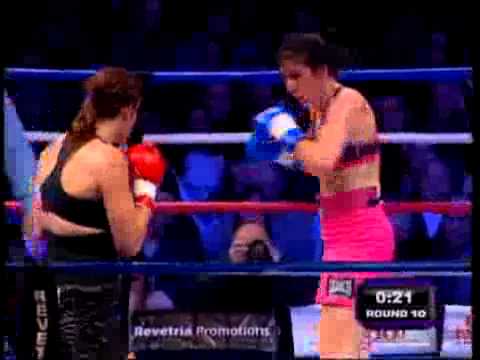 Round 10: Chris Namús vs. Loli Muñoz |cambiodefrente.com